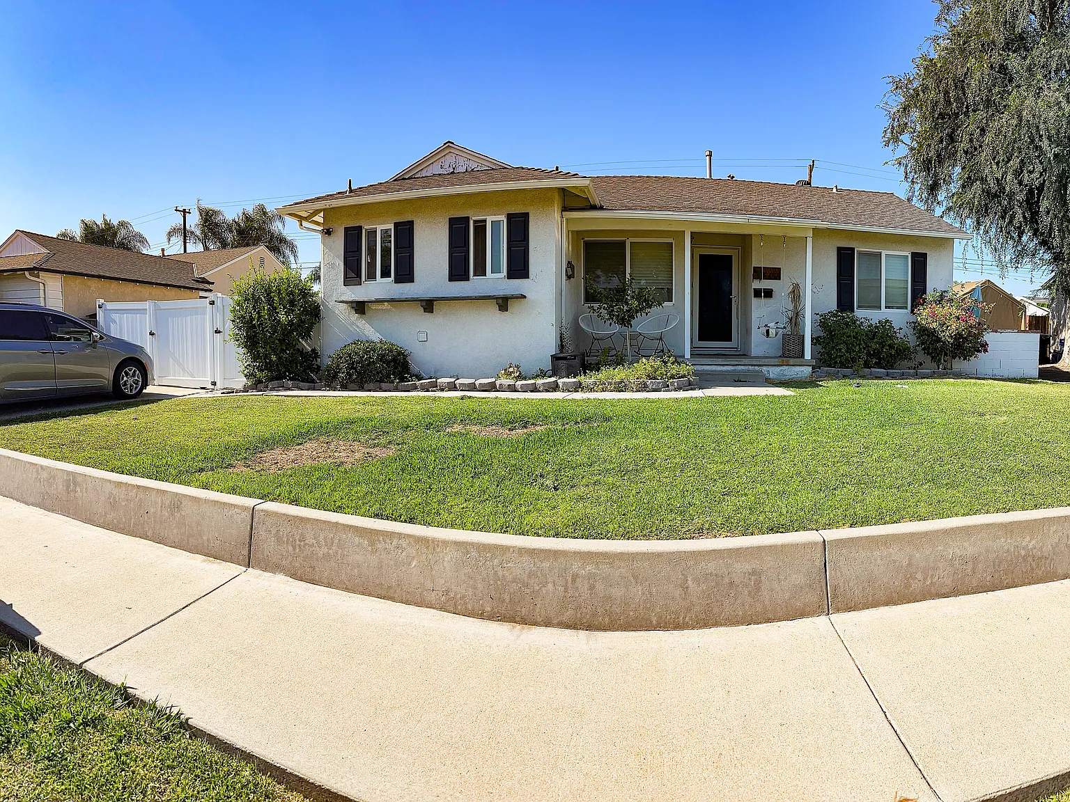 15455 Saranac Dr — Photo 2