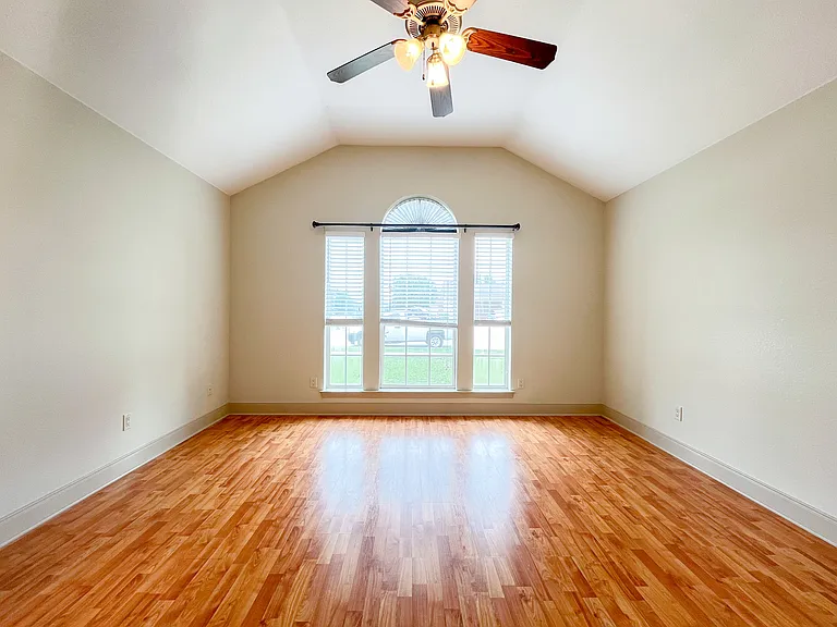 6000 Boxelder Trl — Photo 17