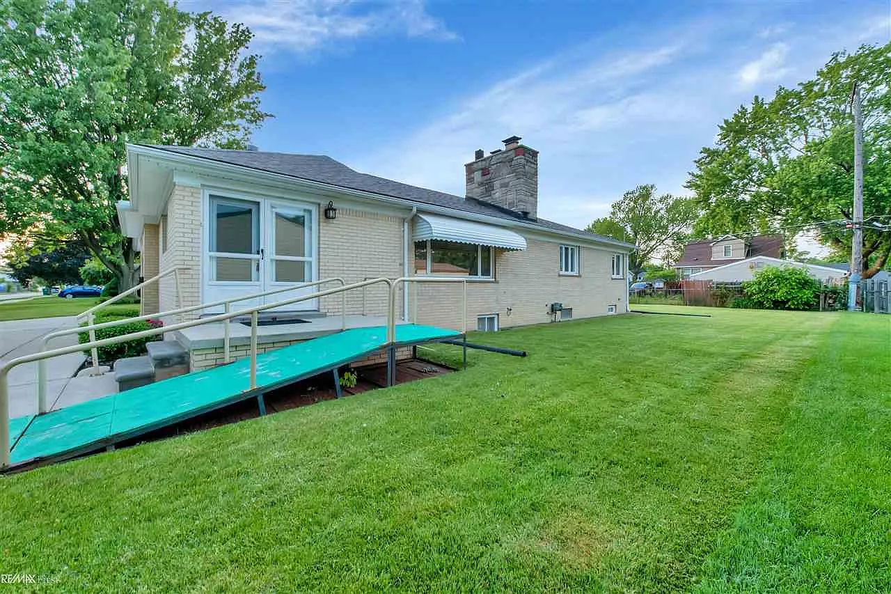 22505 Laukel St photo 1