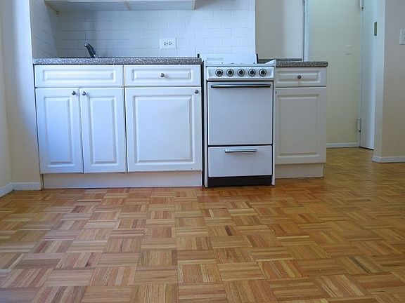 2nd image of 539 E 78th St APT 4H