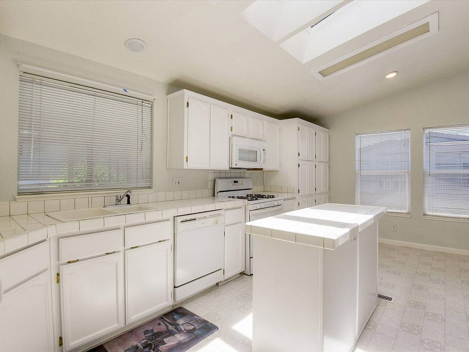 1st image of 1225 Vienna Dr Space 218