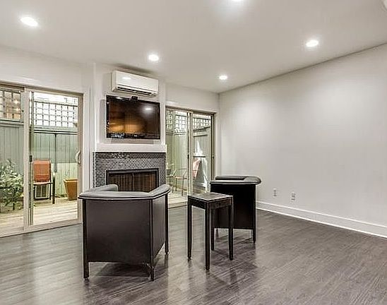5th image of 3321 Oak Grove Ave #1417