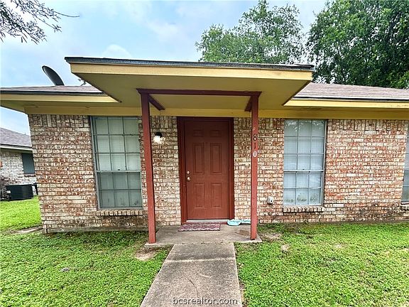 3rd image of 808-810 Concho Pl