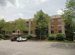 7831 W 157th St UNIT 104, Orland Park, IL 60462