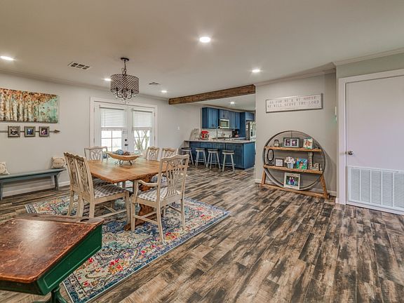 4th image of 1012 Forsythe Ave