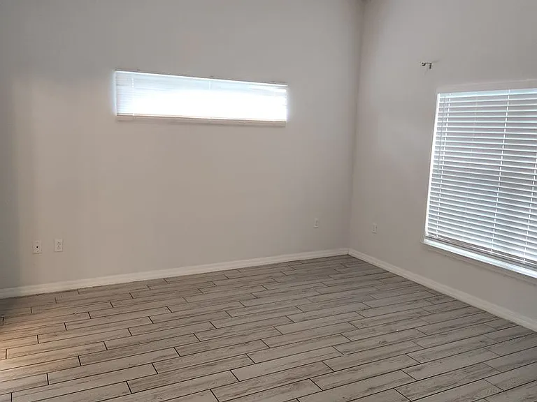 1108 Constantine St — Photo 8