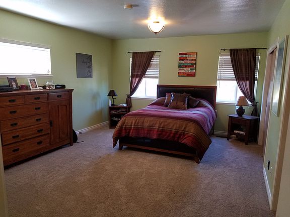 3rd image of 451 Elsie Ave