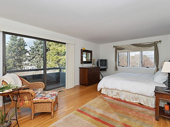 4th image of 205 Greenwich St