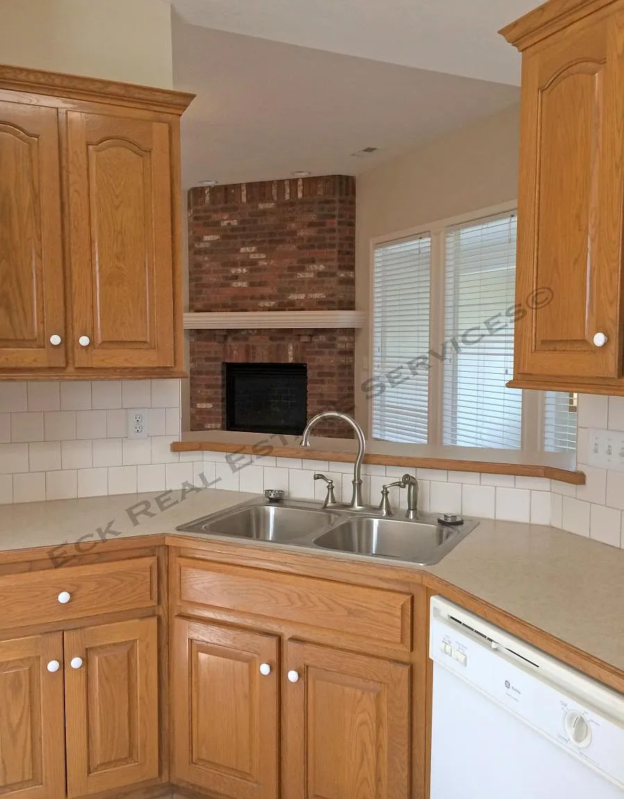 4 bed, 2000 sqft, $2,450 — Photo 4