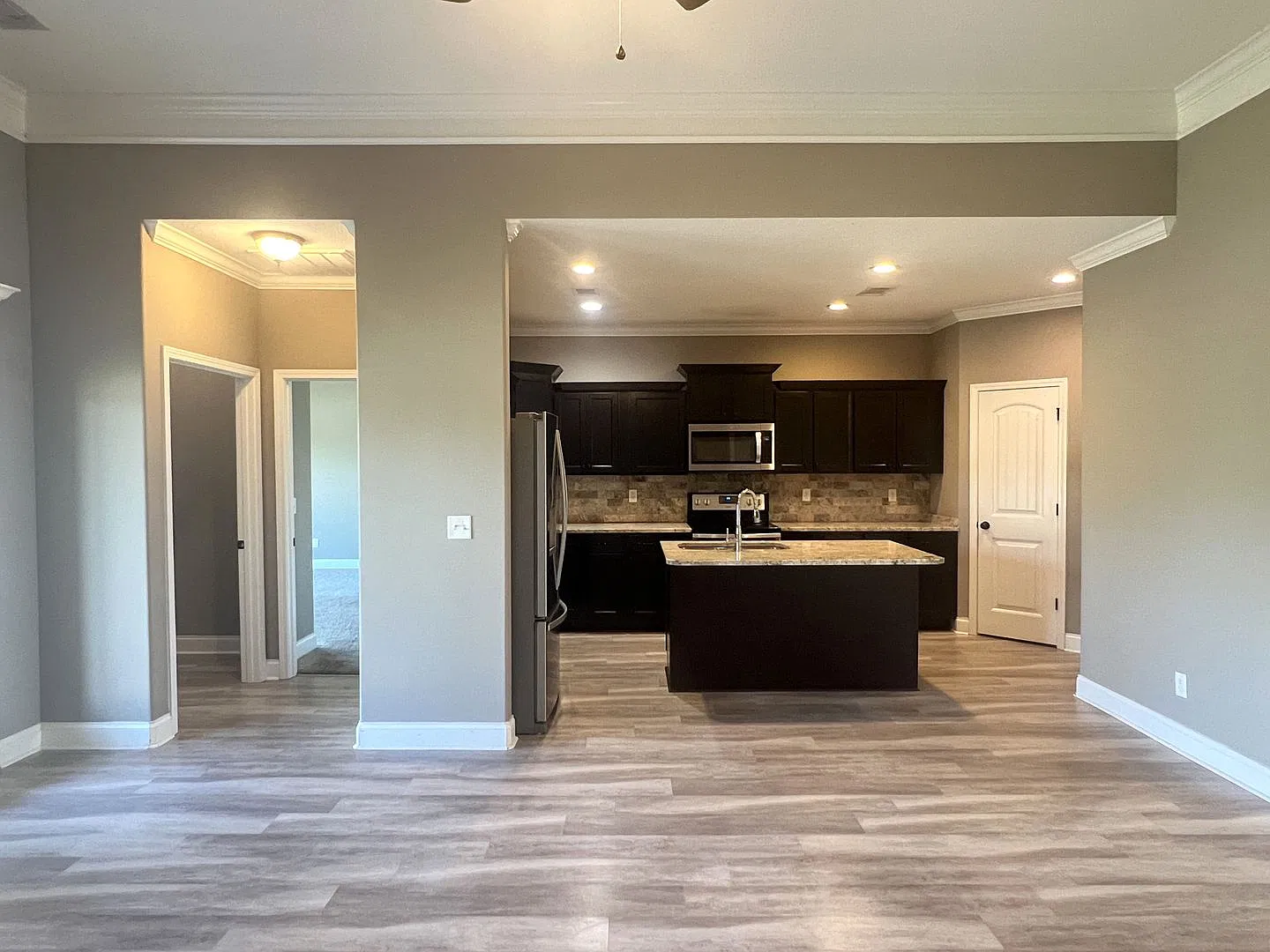 Beautiful Home in Hilltop School Zone — Photo 4