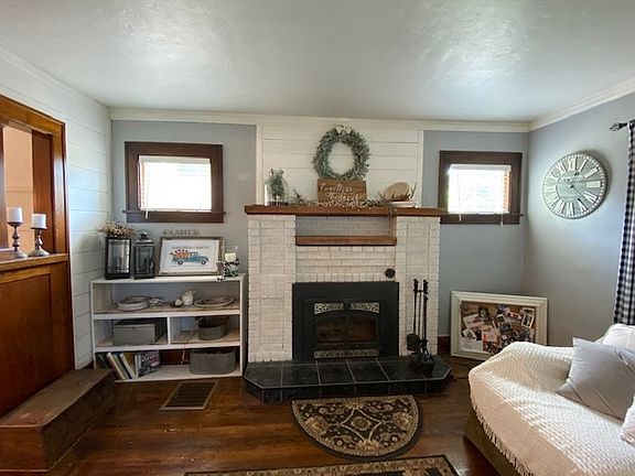 5th image of 610 W Vistula St