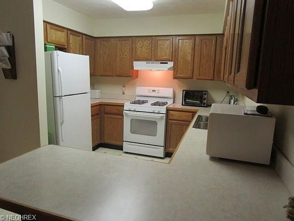 5th image of 456 Spruce St