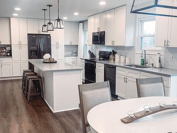 2nd image of 9840 Spicewood Pl