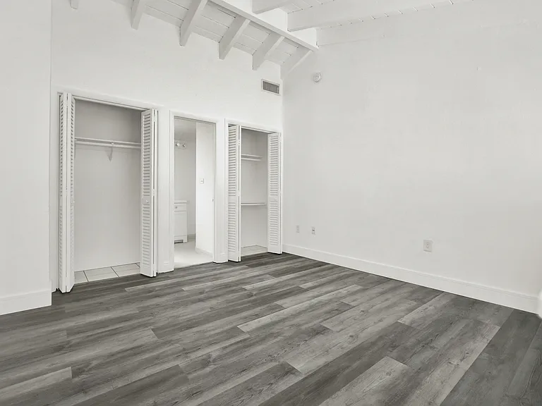 134 Salamanca Aveapt 16 #B — Photo 6
