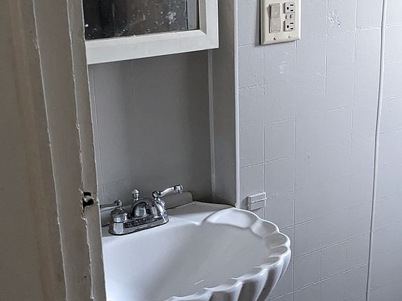 3rd image of 333 & 335 Richmond Ave #335