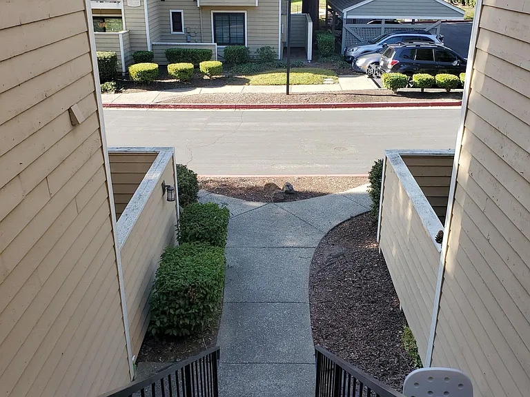182 Eastridge Dr — Photo 37