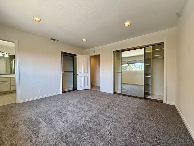 5220 Dresden Cir — Photo 10