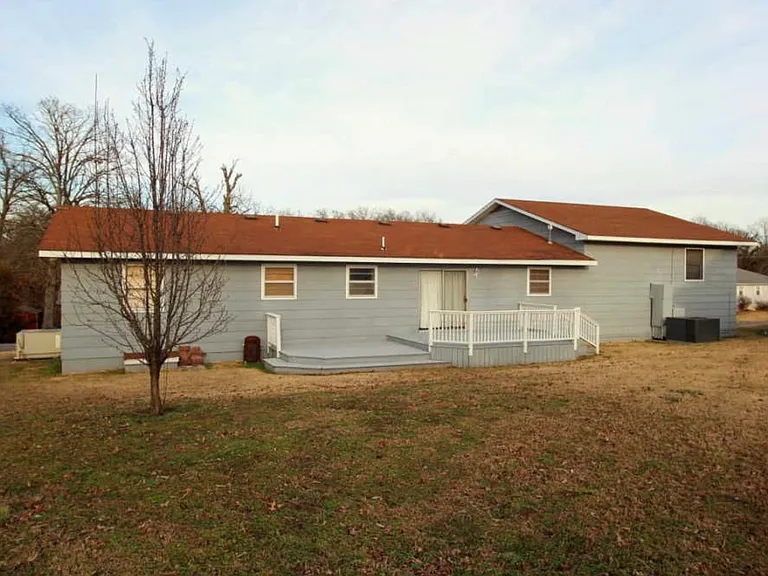 109 Timber Ln — Photo 2