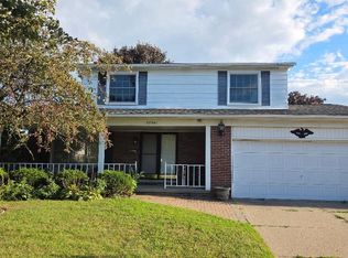 25341 Kinyon St, Taylor, MI 48180