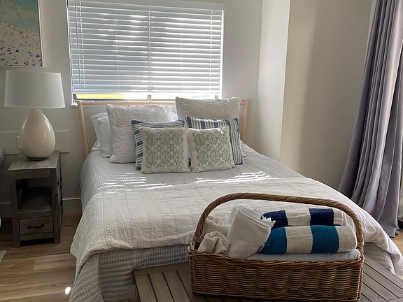 Bed and bench