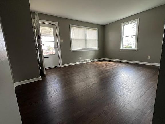 5th image of 1523 Weston Ave