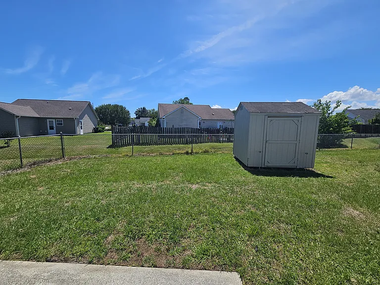 2500 Hawes Ct — Photo 24