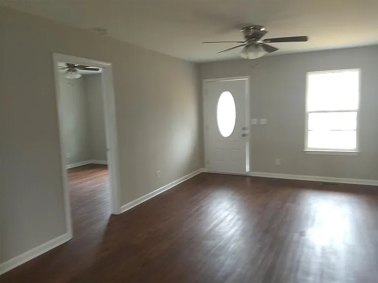 2043 Leota St — Photo 3