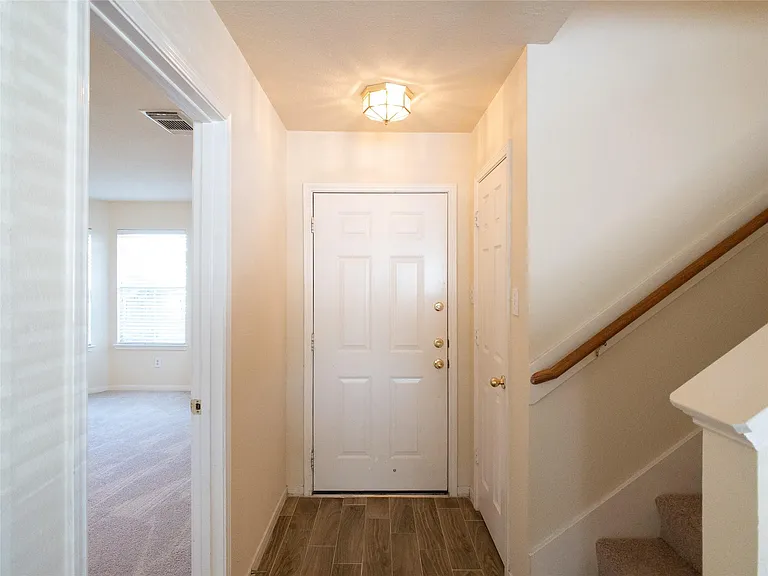 21843 Grassy Hill Ln — Photo 4