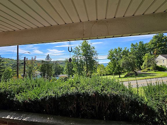 5th image of 18 Deyo Hill Rd