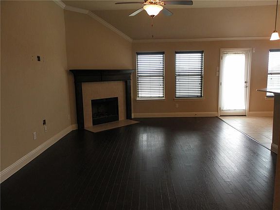 4th image of 210 Valley View Dr