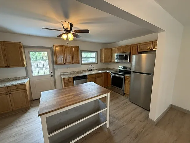 1360 Marshall Dr — Photo 3