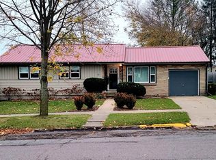830 6th St, Baraboo, WI 53913
