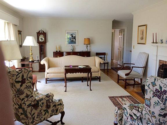 3rd image of 2736 Greenhill Ln