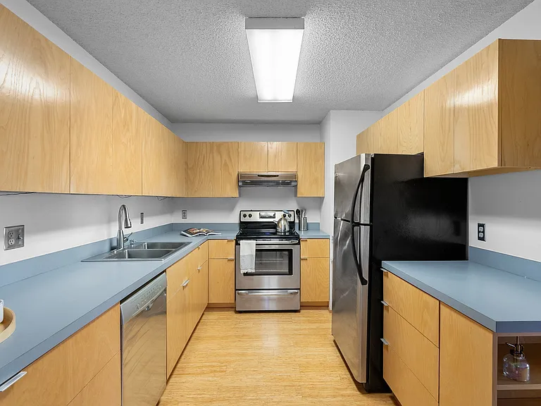 1727 NE Multnomah St #14 — Photo 14