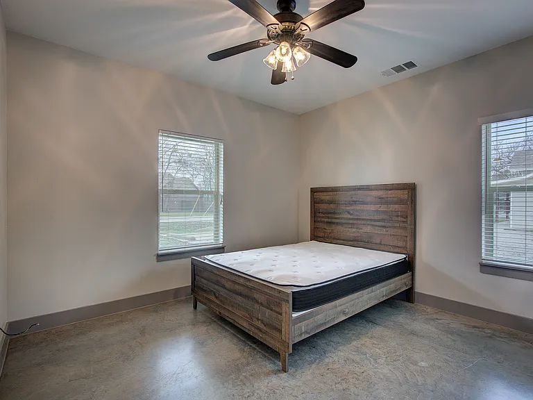 604 Maple St #2 — Photo 20