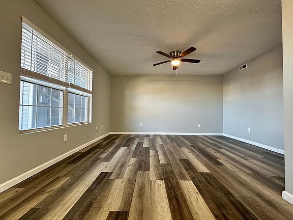 3rd image of 3800 Brentwood Dr #5