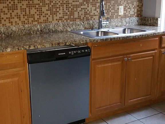 2nd image of 5537 S Winchester Ave #1