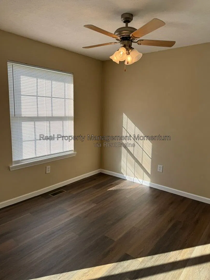 3 bed, 2.0 bath, 1266 sqft, $1,575 — Photo 3