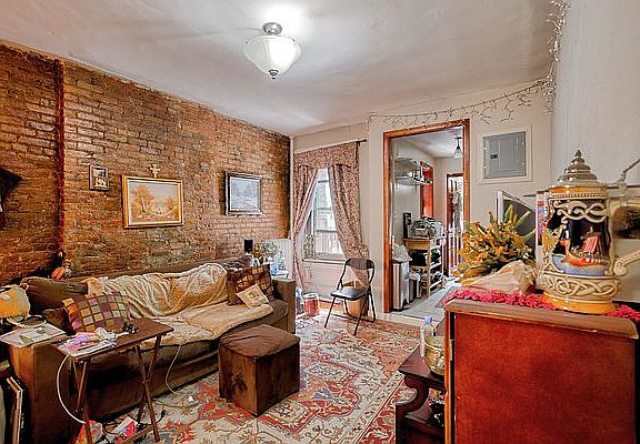 4th image of 230 E 6th St #8
