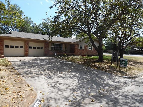 3rd image of 4920 Cummings Dr E