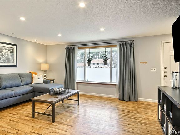 Very inviting living area
