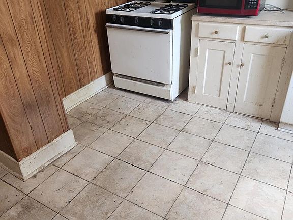 4th image of 511 E Market St
