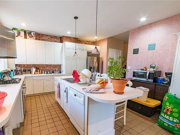 4th image of 21 Blackstone St