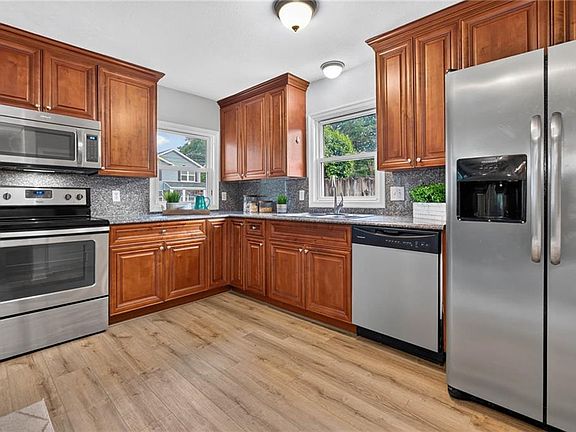 3rd image of 428 Draper Dr