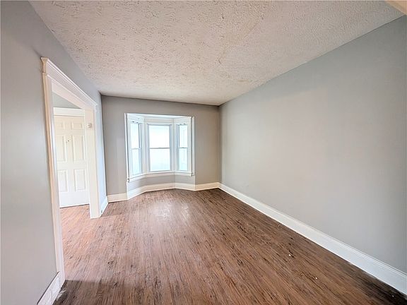 5th image of 267 Alameda St