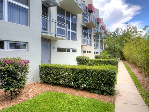 2nd image of 716 SE 12th St APT 15