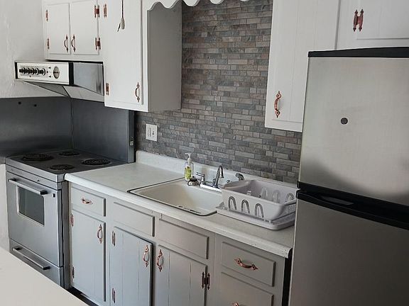 2nd image of 120 Vernon Ave APT 7