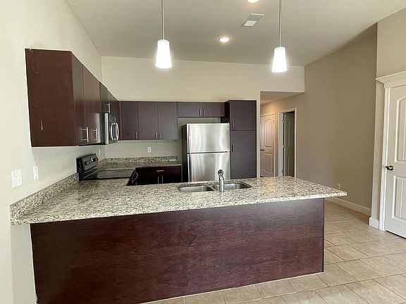 3rd image of 9315 N Robinhood Ave