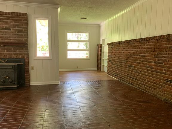 4th image of 303 Dogwood Dr