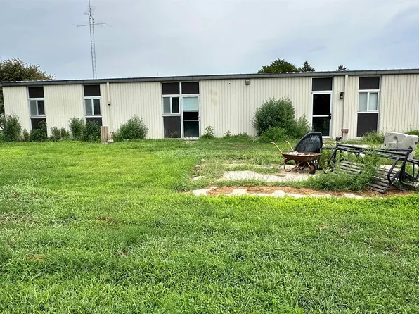 1103 Central St, Oxford, NE 68967